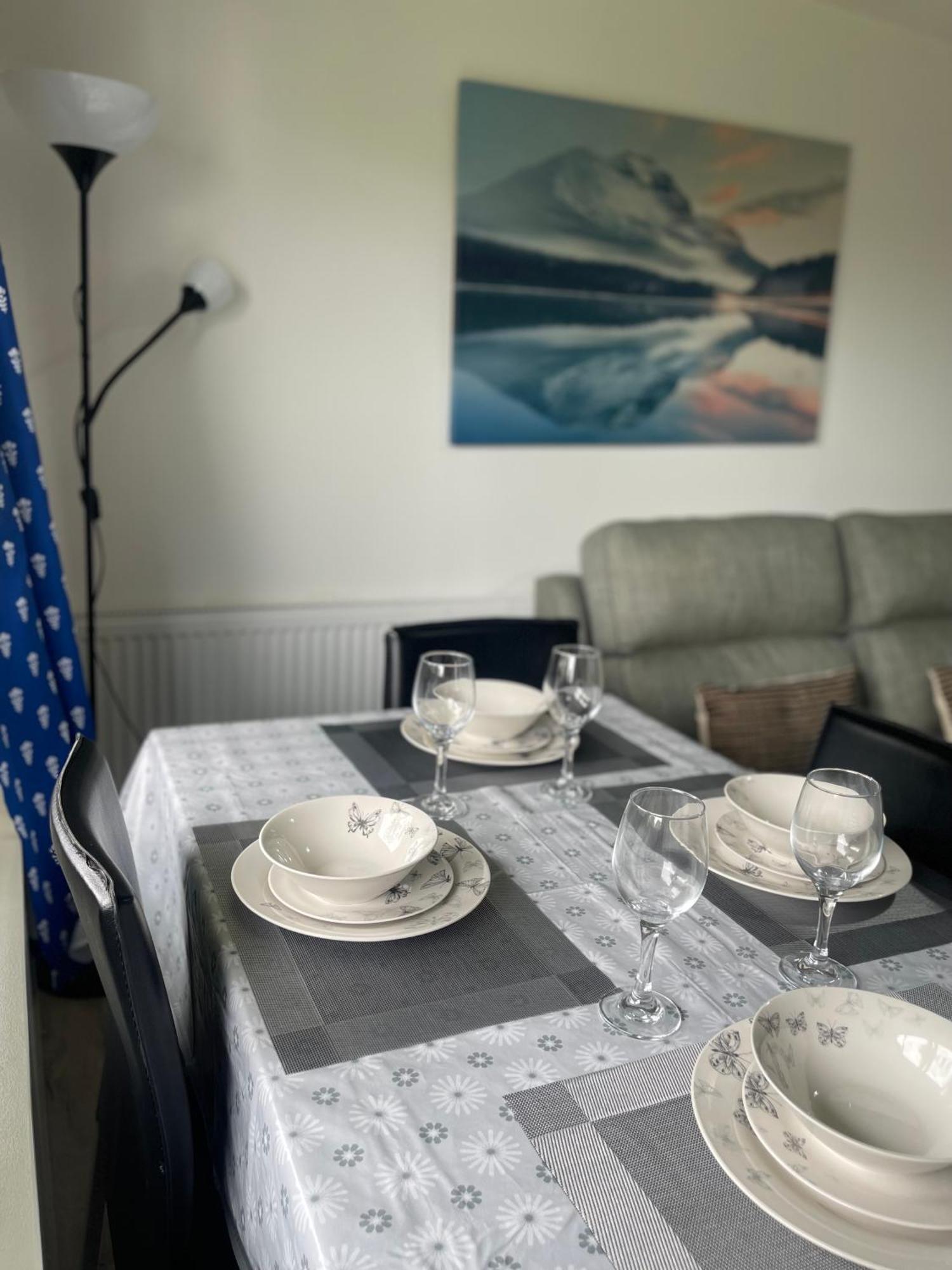 Appartement 3 Bed Serviced With Free Parking & Tram Stop, 10 Minutes From Airport And Center Edinburgh